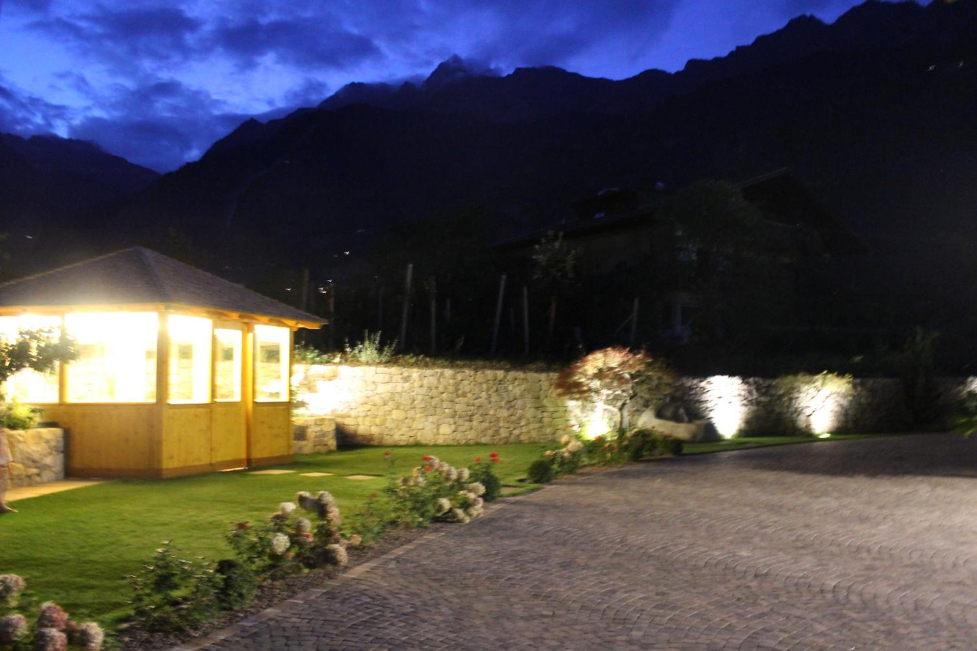 Appartementhaus Tratter Lagundo Luaran gambar