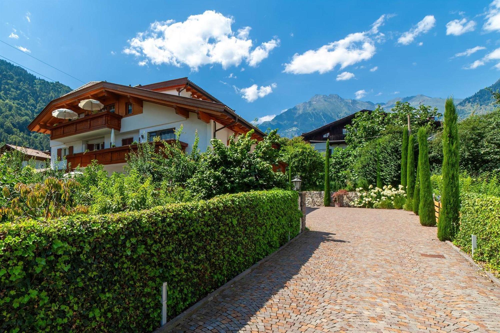 Appartementhaus Tratter Lagundo Luaran gambar