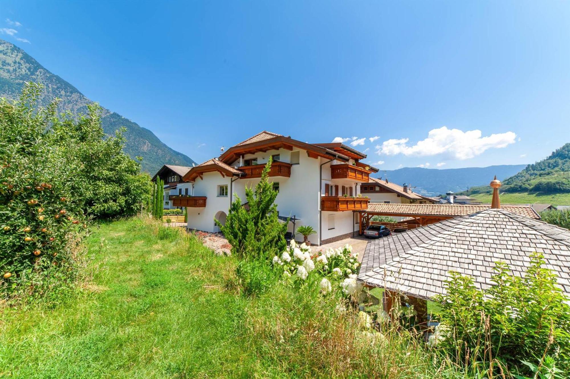 Appartementhaus Tratter Lagundo Luaran gambar