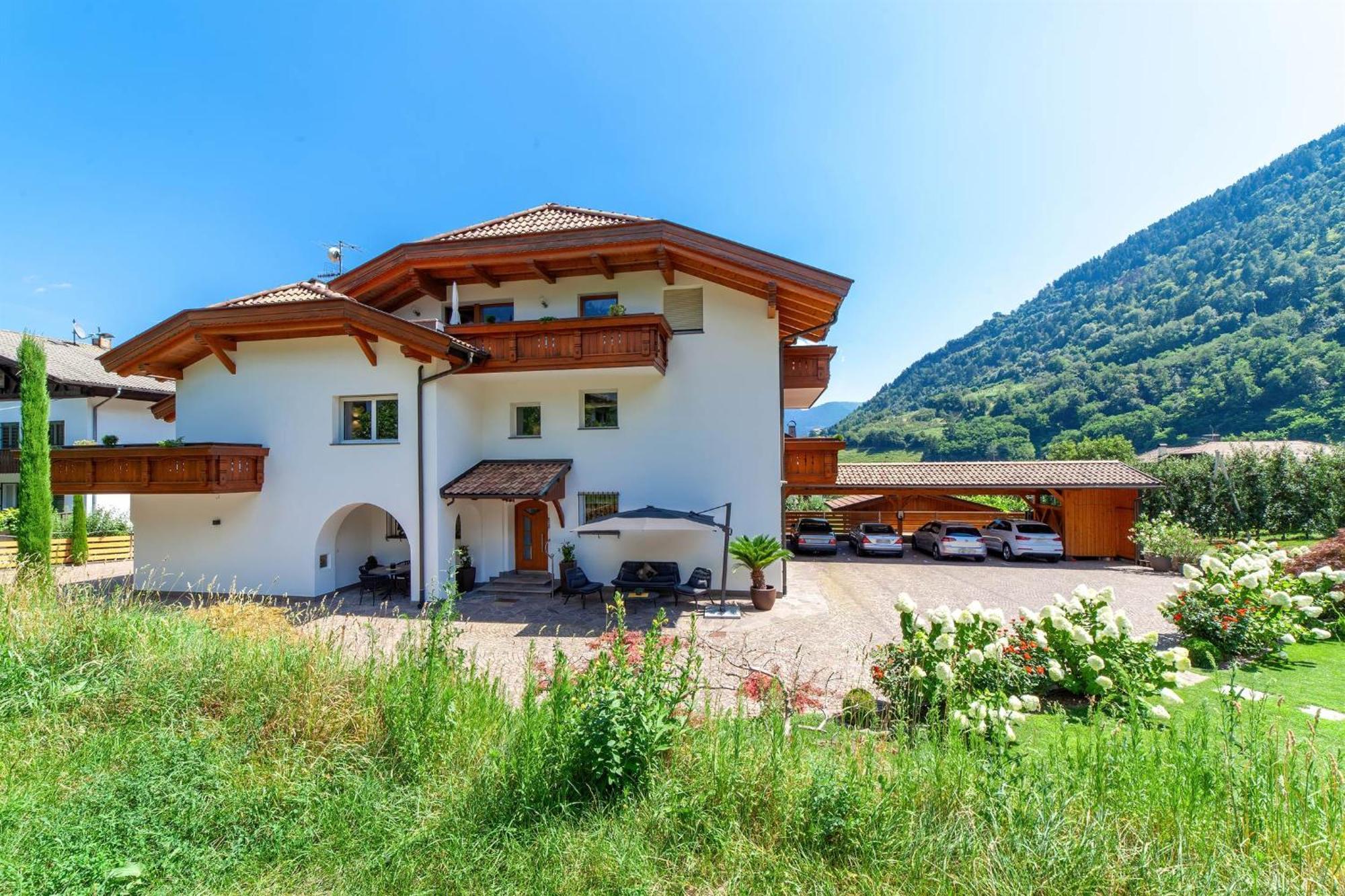 Appartementhaus Tratter Lagundo Luaran gambar