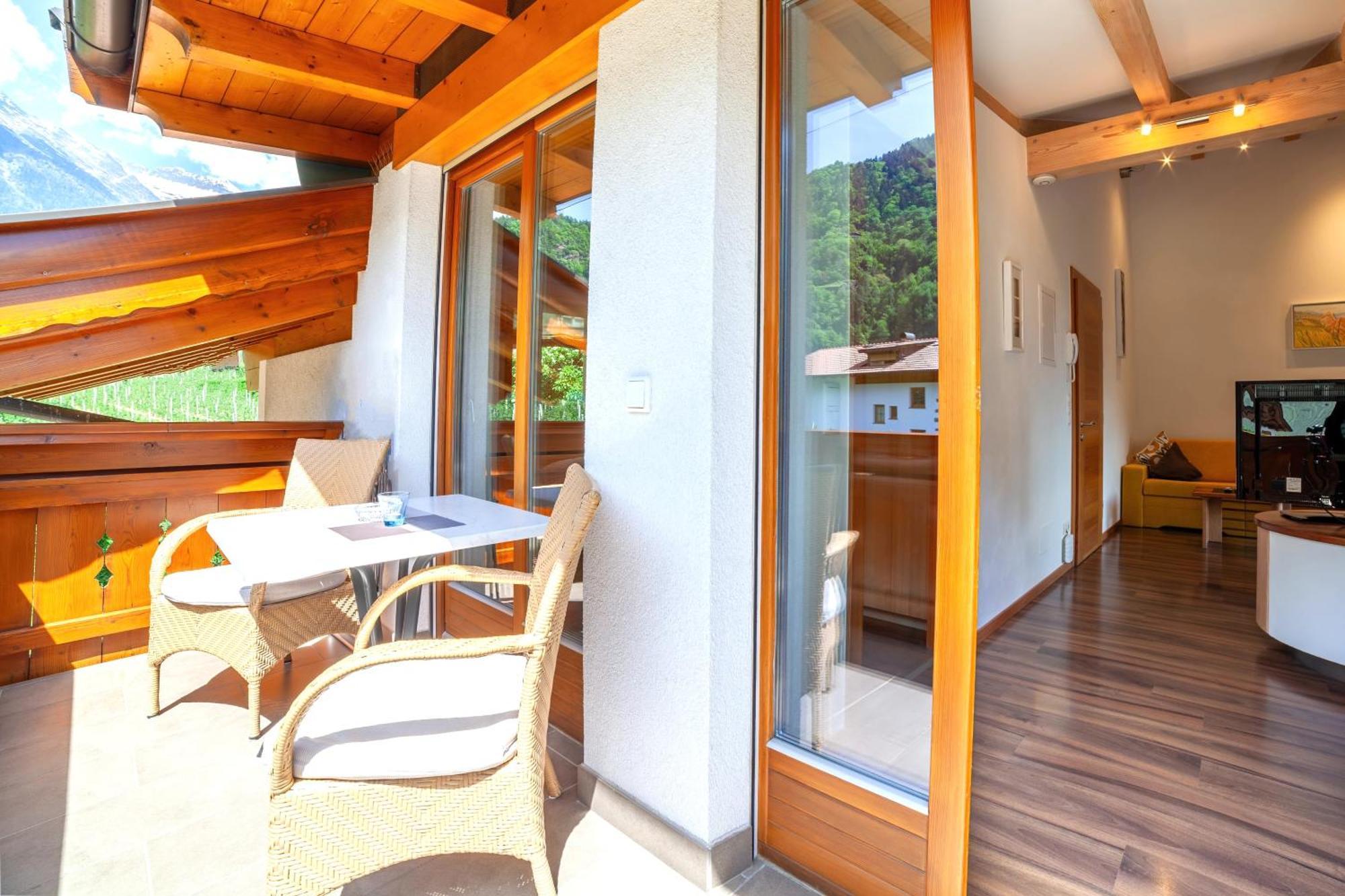 Appartementhaus Tratter Lagundo Luaran gambar