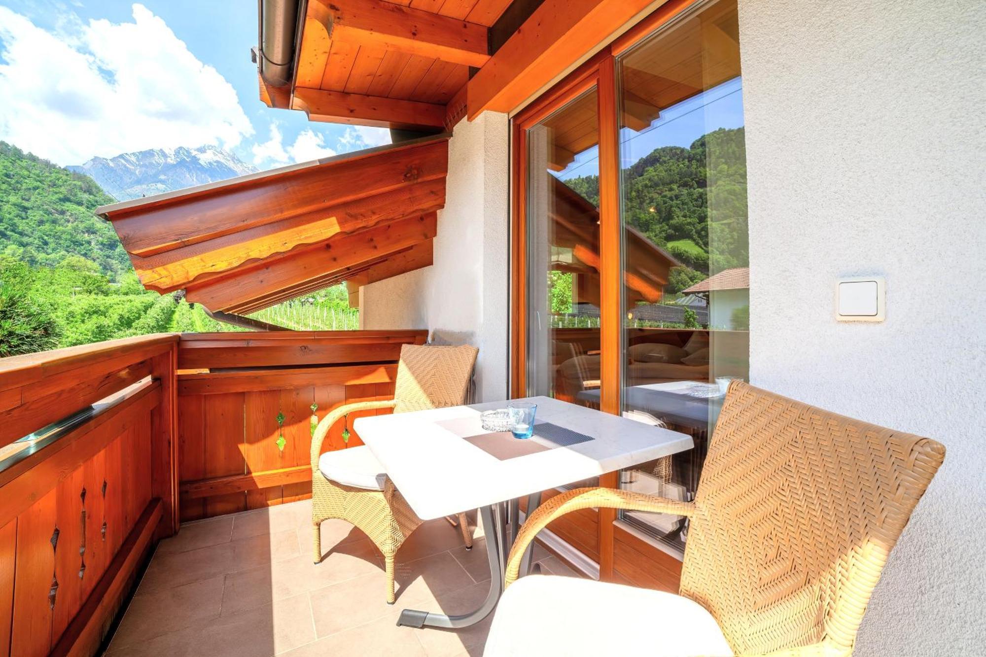 Appartementhaus Tratter Lagundo Luaran gambar