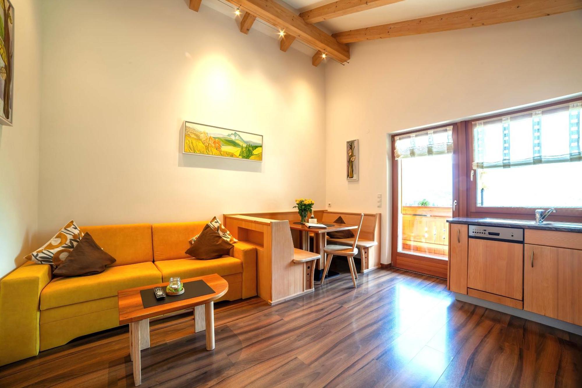 Appartementhaus Tratter Lagundo Luaran gambar