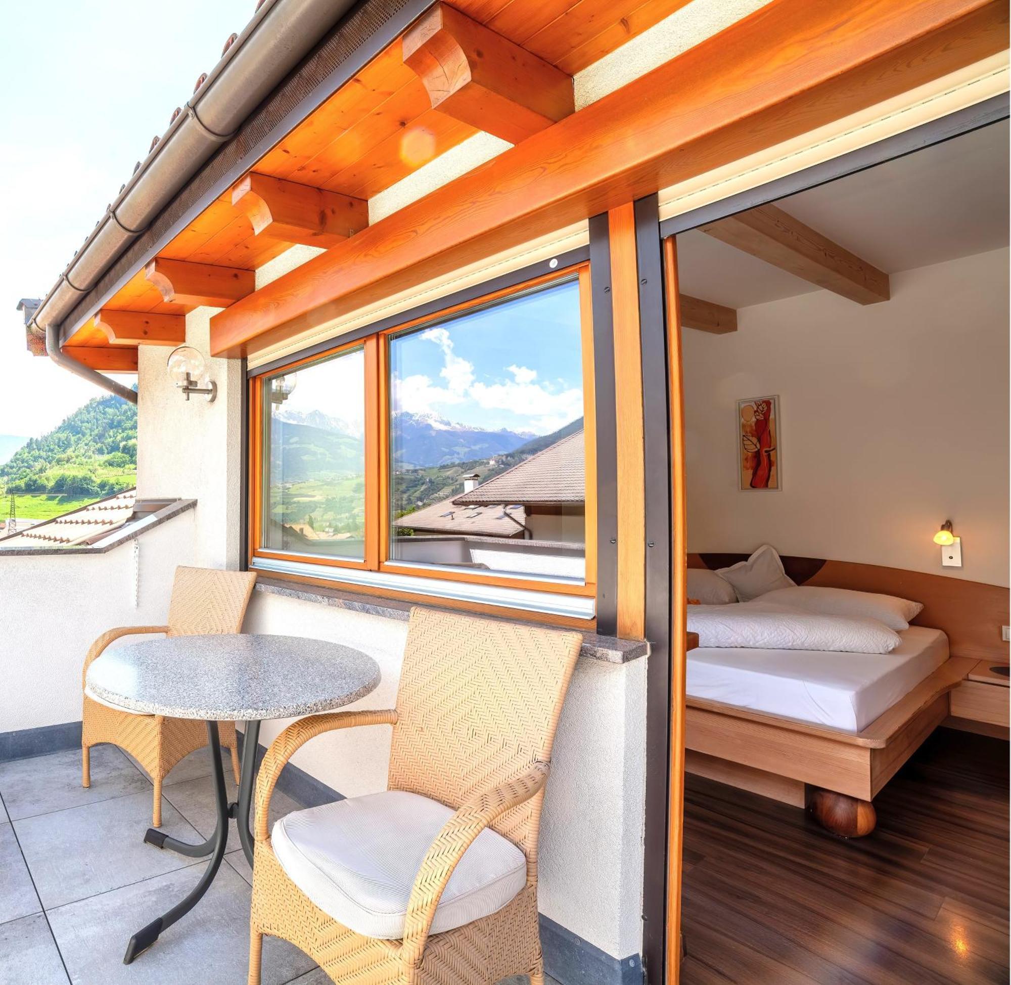Appartementhaus Tratter Lagundo Luaran gambar